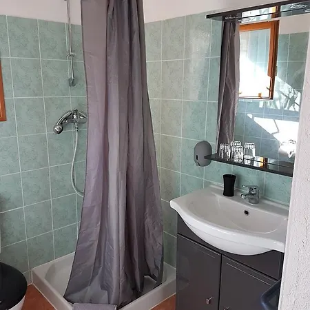 فندق مبيت وإفطار A Casa Di L'alivu باتريمونيو